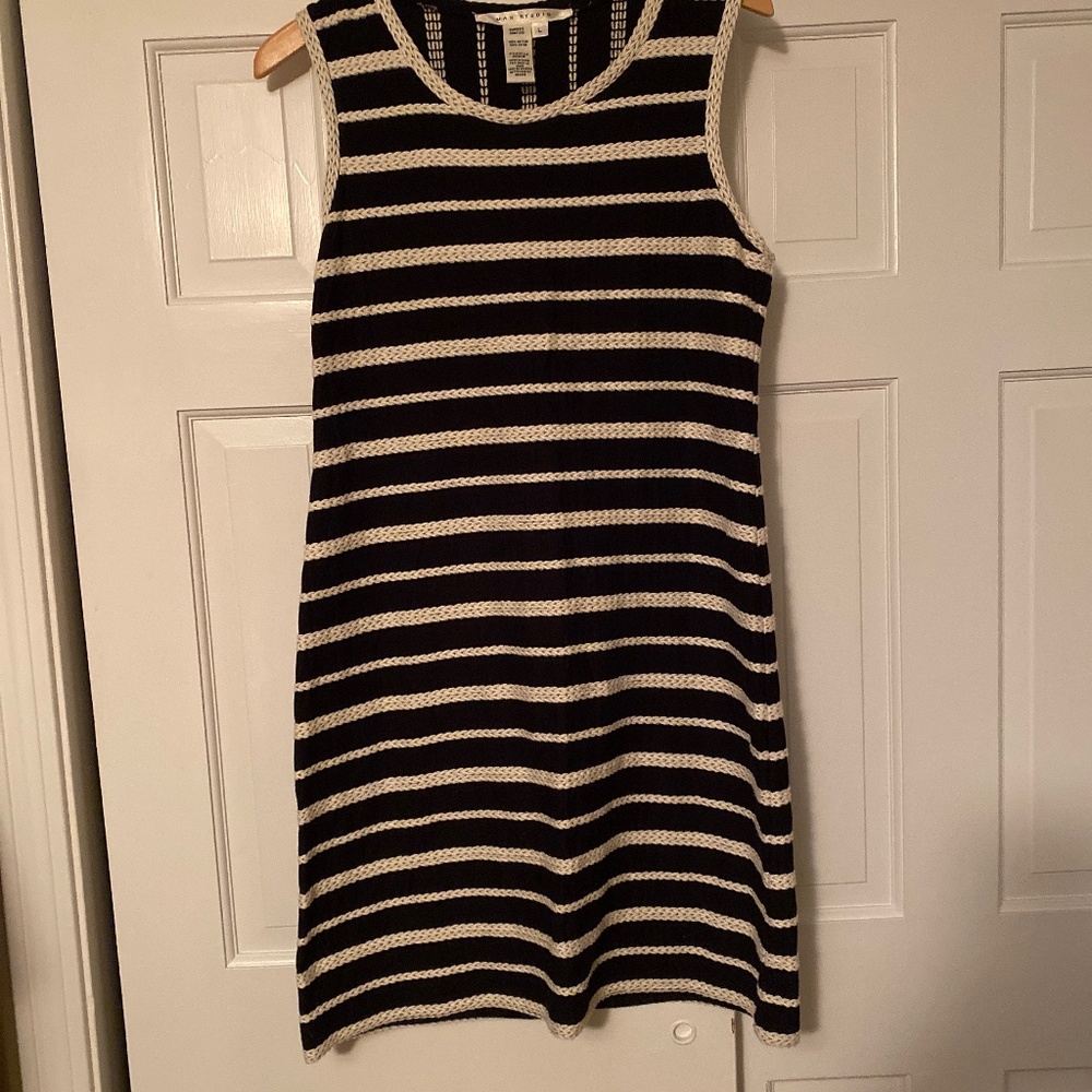 Black/white sleeveless dress. Max Studio. Size Large.